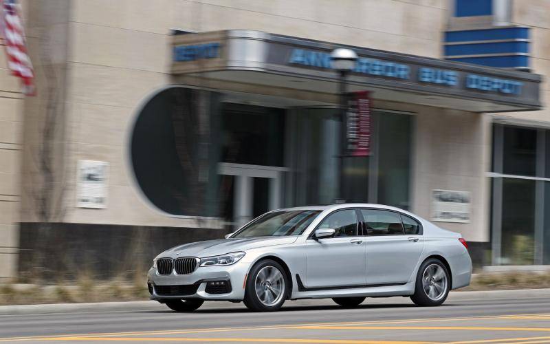 Comparison Bmw 7 Series 750i Xdrive 2018 Vs Bmw 7